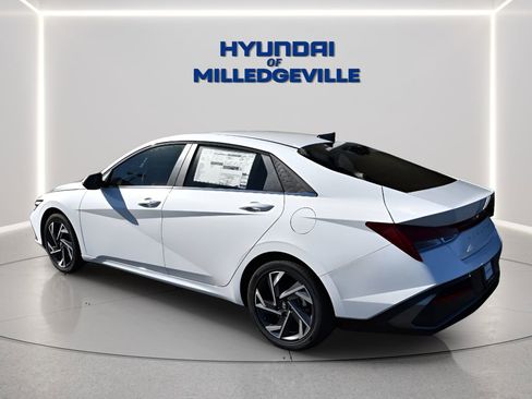 New 2026 Hyundai Elantra Limited FWD image 2