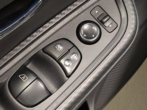 Used 2025 Nissan Versa SV FWD image 27