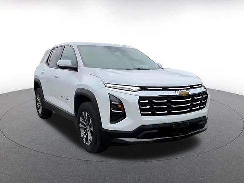 Used 2025 Chevrolet Equinox LT FWD image 2