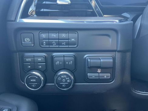 Used 2025 Chevrolet Tahoe High Country image 23