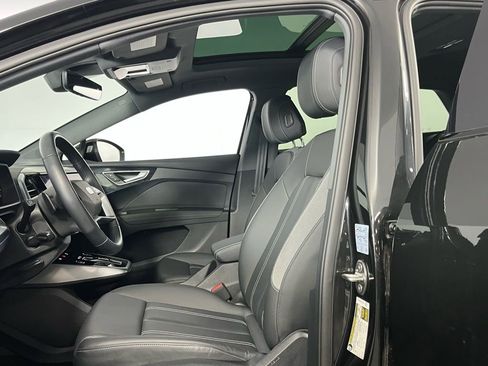 Used 2024 Audi Q4 e-tron Premium Plus w/ Premium Plus image 24