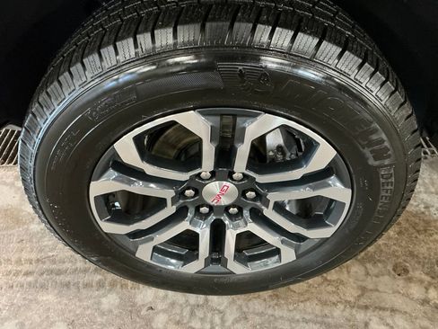 Used 2023 GMC Canyon AT4 w/ AT4 Premium Package AWD/4WD image 11