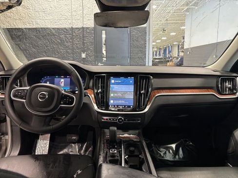 Used 2025 Volvo V60 B5 Cross Country Plus image 20