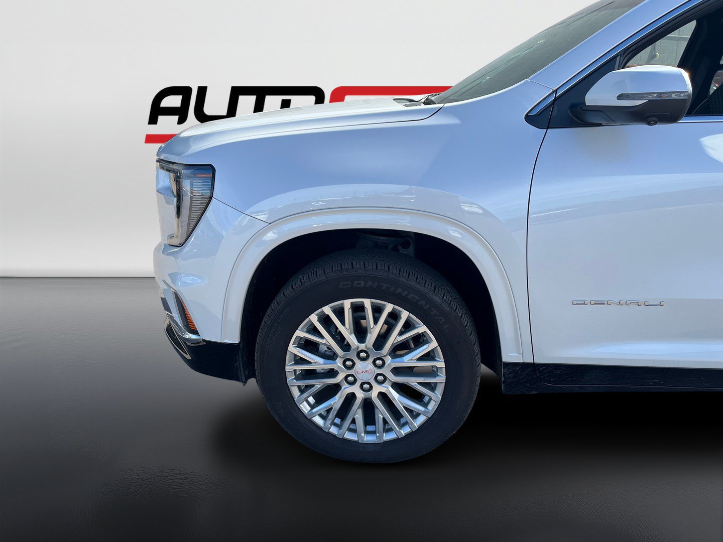 Used 2025 GMC Acadia Denali w/ LPO, Floor Liner Package FWD image 9