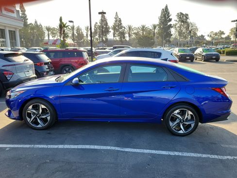 Used 2023 Hyundai Elantra SEL w/ Convenience Package FWD image 2