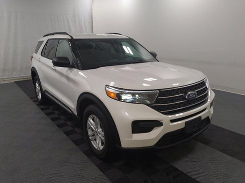 Used 2023 Ford Explorer XLT AWD/4WD image 13