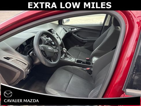 Used 2017 Ford Focus SE image 6