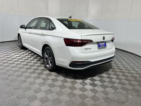 Used 2023 Volkswagen Jetta SE w/ Panoramic Sunroof Package FWD image 6