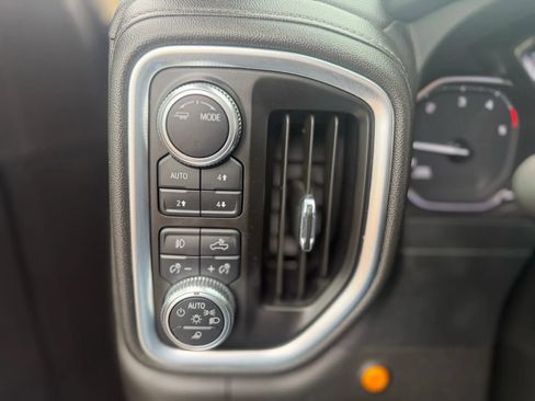 Used 2022 GMC Sierra 2500 SLT w/ SLT Preferred Package image 16