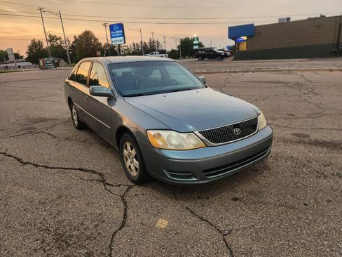 Used 2000 Toyota Avalon XL w/ Option Pkg 3 FWD image 2