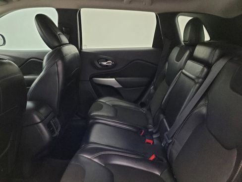 Used 2018 Jeep Cherokee Latitude Plus FWD image 18