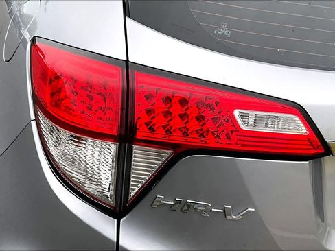 Used 2021 Honda HR-V LX image 27