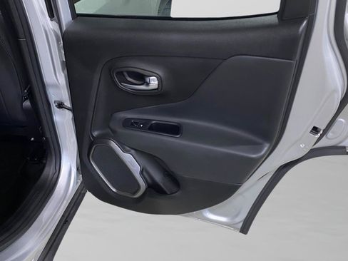 Used 2018 Jeep Renegade Limited w/ UConnect 8.4 Nav Group AWD/4WD image 29