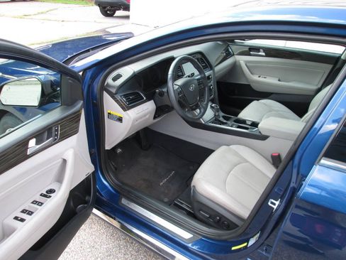 Used 2016 Hyundai Sonata Limited w/ Option Group 04 FWD image 14