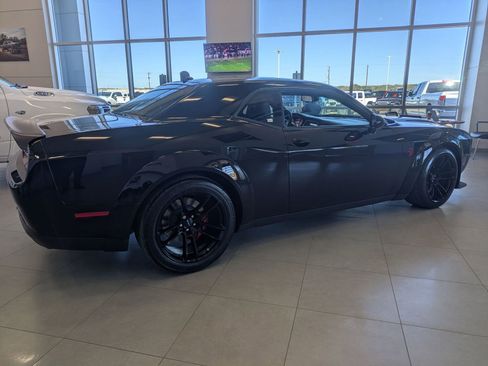 Used 2022 Dodge Challenger SRT Hellcat image 2
