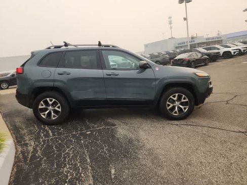 Used 2015 Jeep Cherokee Trailhawk w/ Leather Interior Group AWD/4WD image 13
