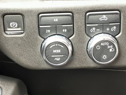 Used 2024 GMC Sierra 2500 SLE image 20