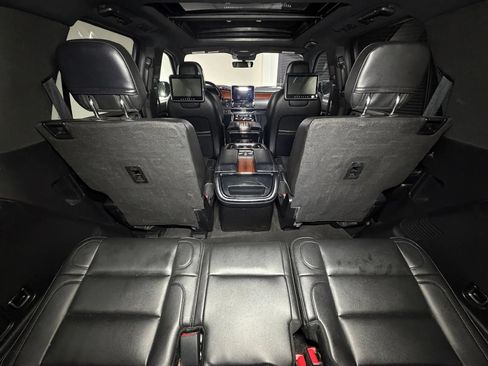 Used 2018 Lincoln Navigator Reserve w/ Technology Package AWD/4WD image 17