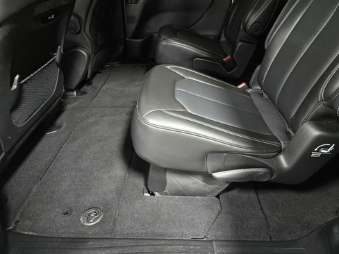 Used 2024 Chrysler Pacifica Touring-L w/ S Appearance Package AWD/4WD image 35