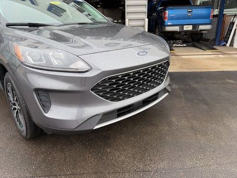 Used 2022 Ford Escape SE w/ Cold Weather Package FWD image 5