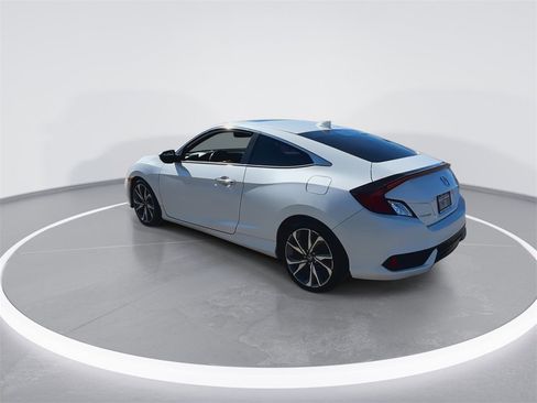 Used 2019 Honda Civic Touring image 9