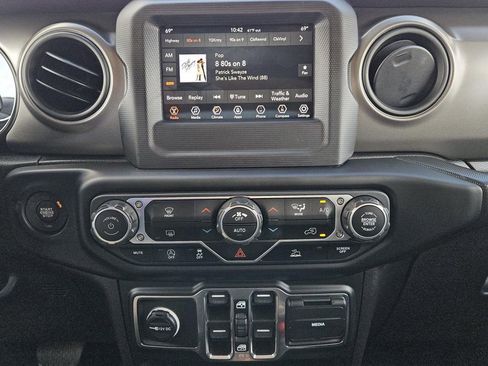 Used 2023 Jeep Wrangler Unlimited Sport image 11