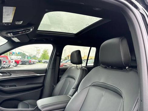 New 2026 Jeep Grand Cherokee Limited w/ Limited Altitude Package AWD/4WD image 16