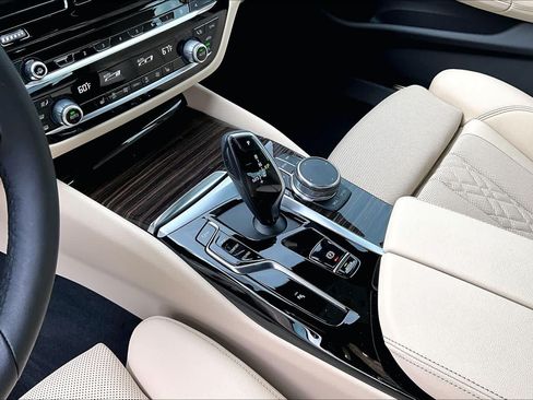 Used 2023 BMW 530i w/ Premium Package RWD image 16