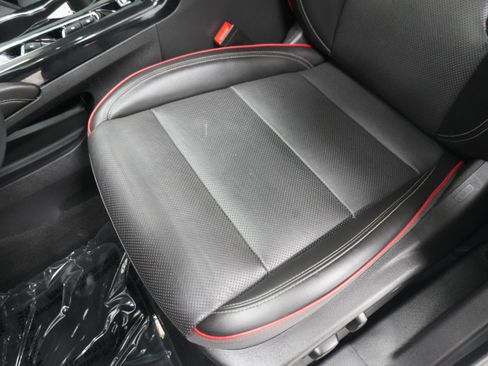Used 2022 Buick Envision Essence w/ Sport Touring Package FWD image 12