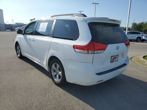 Used 2011 Toyota Sienna LE w/ Towing Pkg FWD image 3