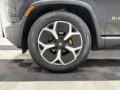 Used 2024 Rivian R1S Adventure AWD/4WD image 9