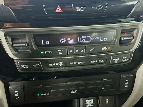 Used 2018 Honda Pilot Touring image 23