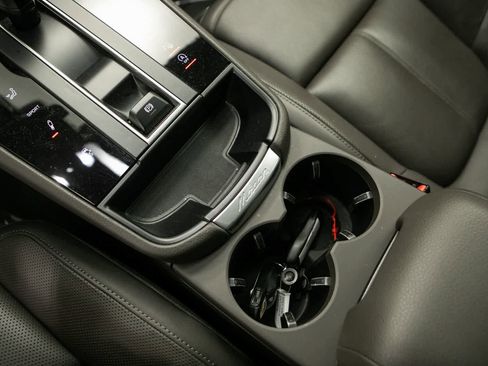 Certified 2024 Porsche Macan AWD/4WD image 29