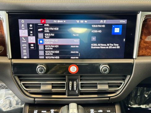 Certified 2022 Porsche Macan GTS image 15