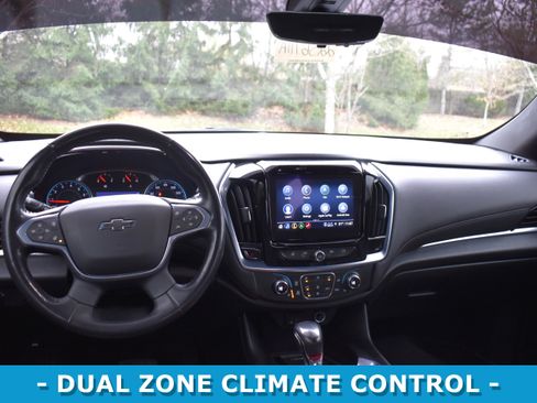 Used 2022 Chevrolet Traverse RS image 11