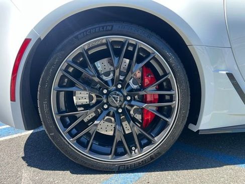 Used 2016 Chevrolet Corvette Z06 w/ 3LZ Preferred Equipment Group RWD image 7