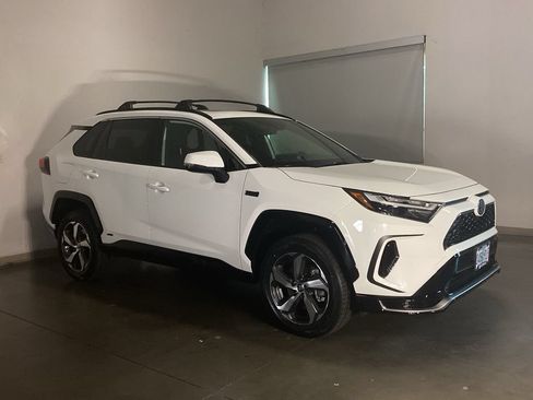 Used 2023 Toyota RAV4 SE w/ Weather & Moonroof Package AWD/4WD image 9