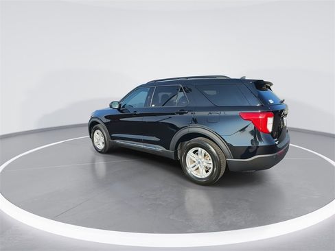 Used 2022 Ford Explorer XLT image 6