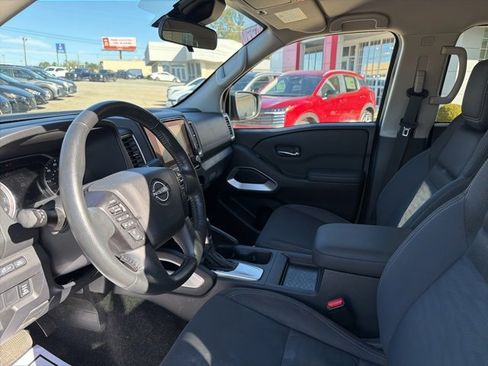 Used 2023 Nissan Frontier SV w/ SV Convenience Package image 9