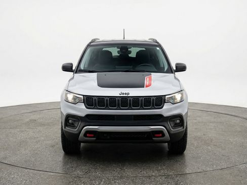 Used 2025 Jeep Compass Trailhawk AWD/4WD image 2
