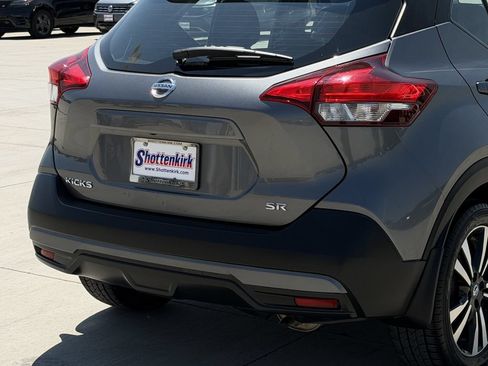 Used 2019 Nissan Kicks SR w/ SR Premium Package FWD image 6
