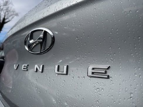 Used 2022 Hyundai Venue SEL w/ Cargo Package image 13