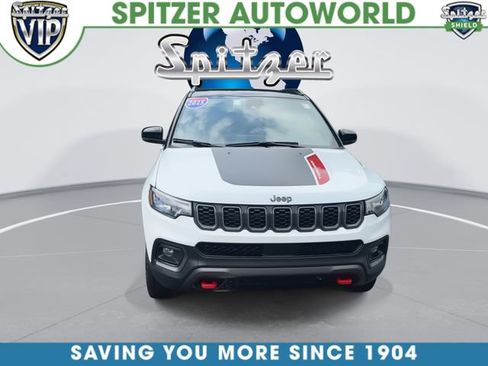Used 2025 Jeep Compass Trailhawk w/ Trailer Tow Group AWD/4WD image 3