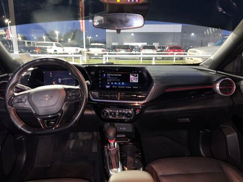 Used 2024 Chevrolet Trax RS w/ Sunroof Package image 17