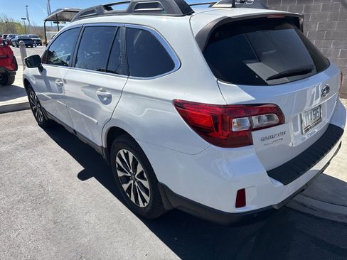 Used 2017 Subaru Outback 3.6R Limited image 2