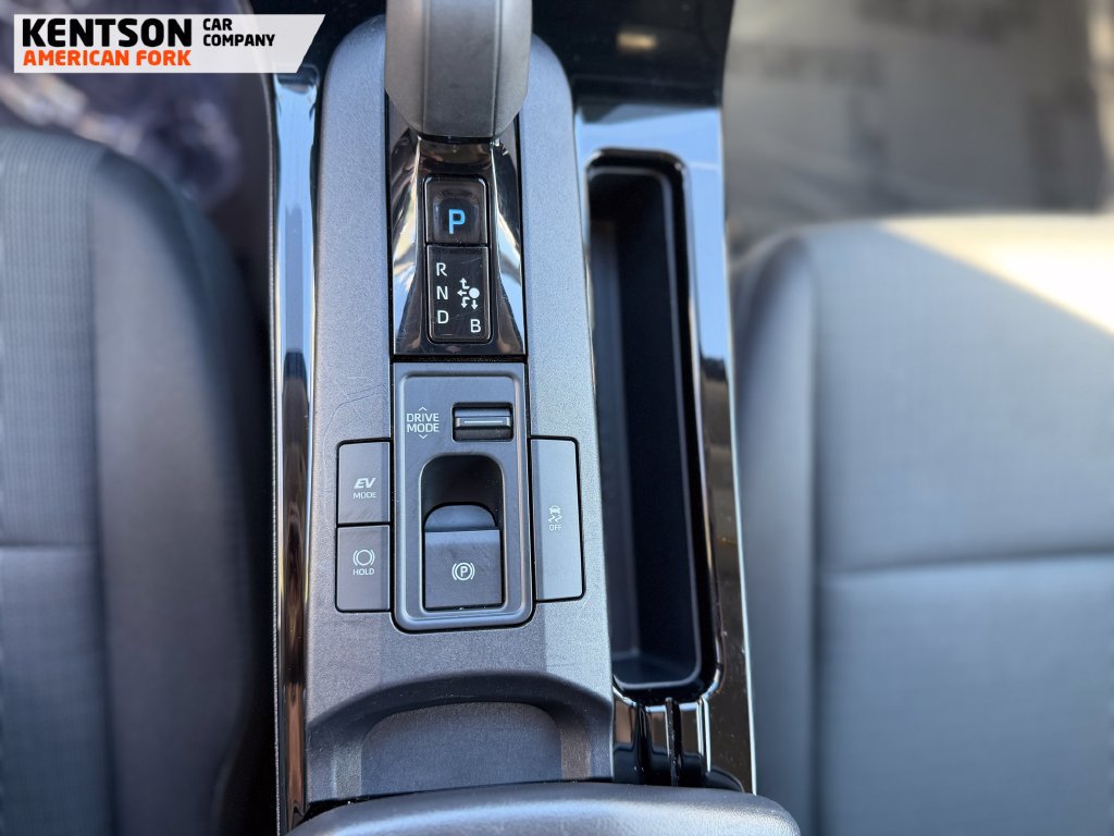 Used 2025 Toyota Prius LE AWD/4WD image 23