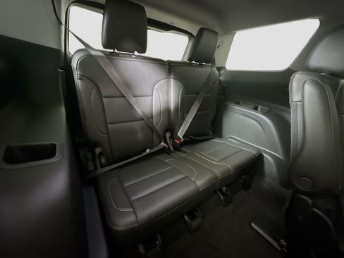 Used 2023 GMC Acadia SLT w/ Preferred Package FWD image 42