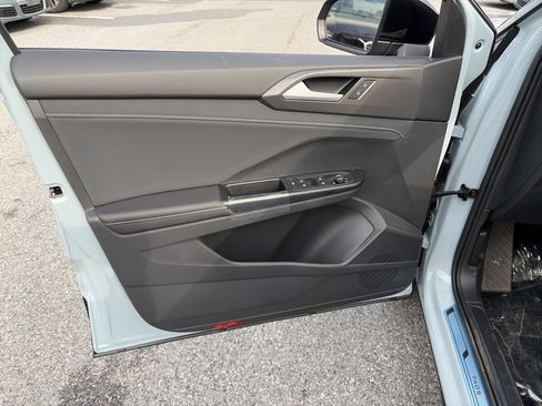 New 2026 Volkswagen Taos SE image 8
