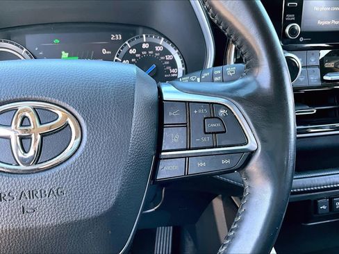 Used 2021 Toyota Highlander XLE image 25
