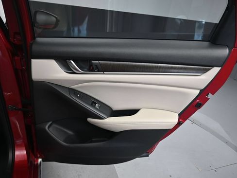 Used 2018 Honda Accord Touring image 38